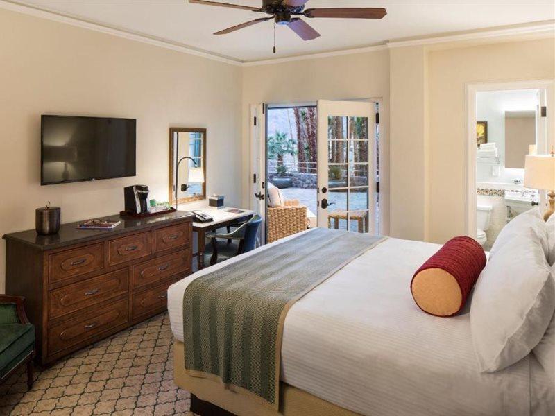 The Inn At Indian Village Екстериор снимка A guest room at the Hotel del Coronado
