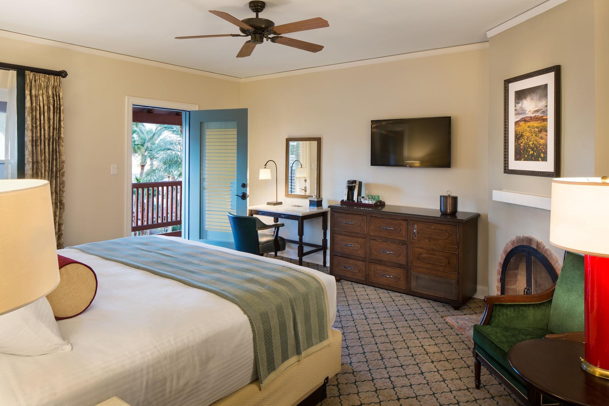 The Inn At Indian Village Екстериор снимка A guest room at the Lodge at Ventana
