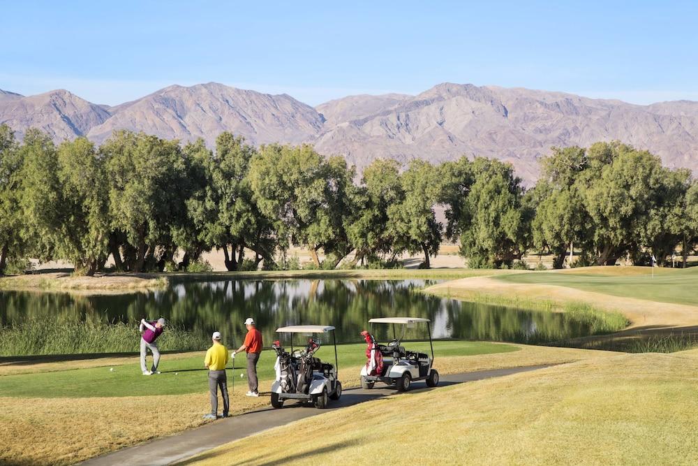 The Inn At Indian Village Екстериор снимка Golfers at the 17th hole