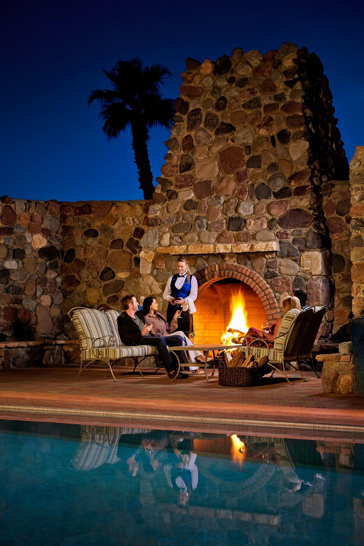 The Inn At Indian Village Екстериор снимка The outdoor fireplace at the Lodge at Torrey Pines