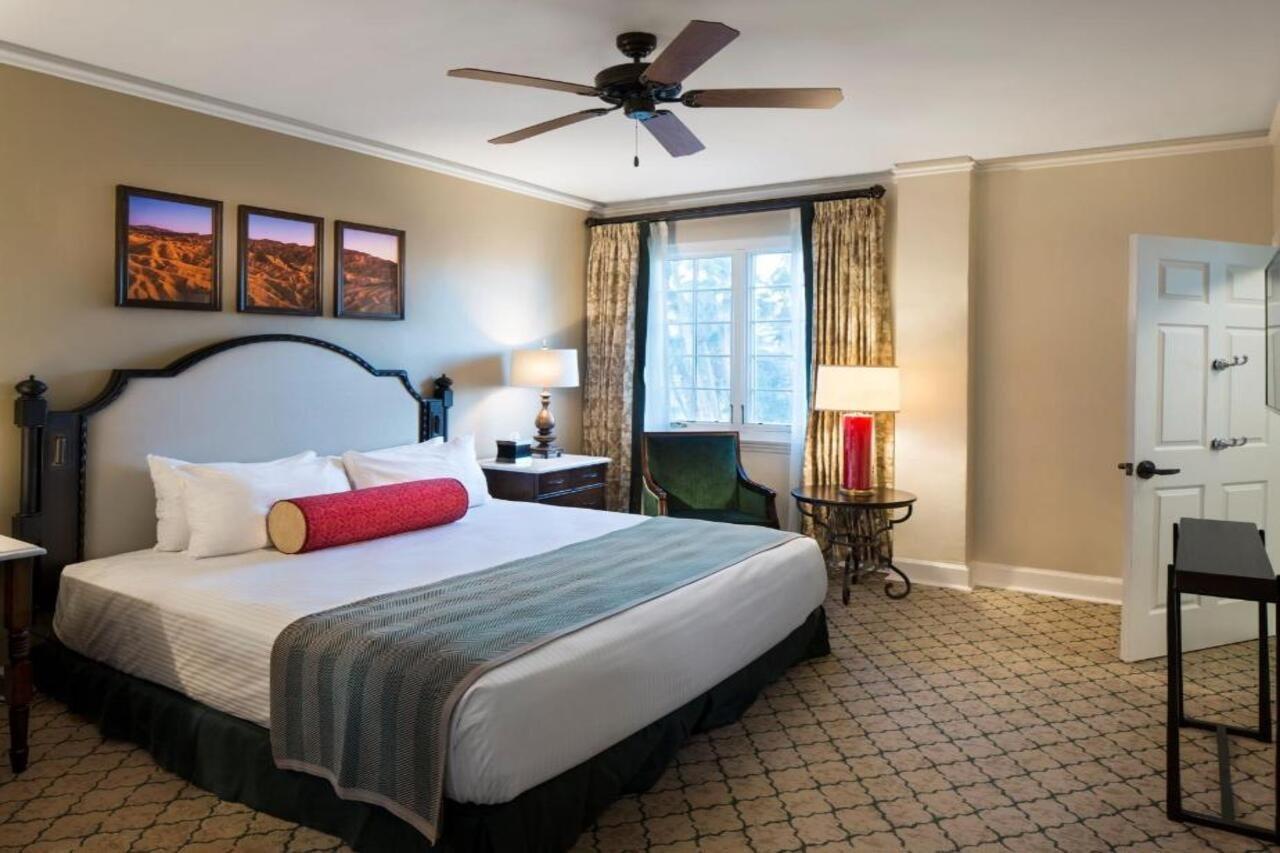 The Inn At Indian Village Екстериор снимка A guest room at the Inn at Disney's Vero Beach Resort
