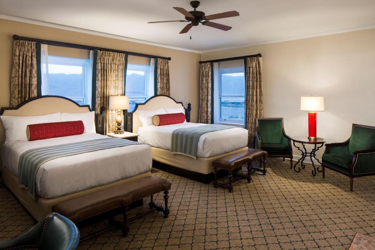 The Inn At Indian Village Екстериор снимка A guest room at the Omni Grove Park Inn