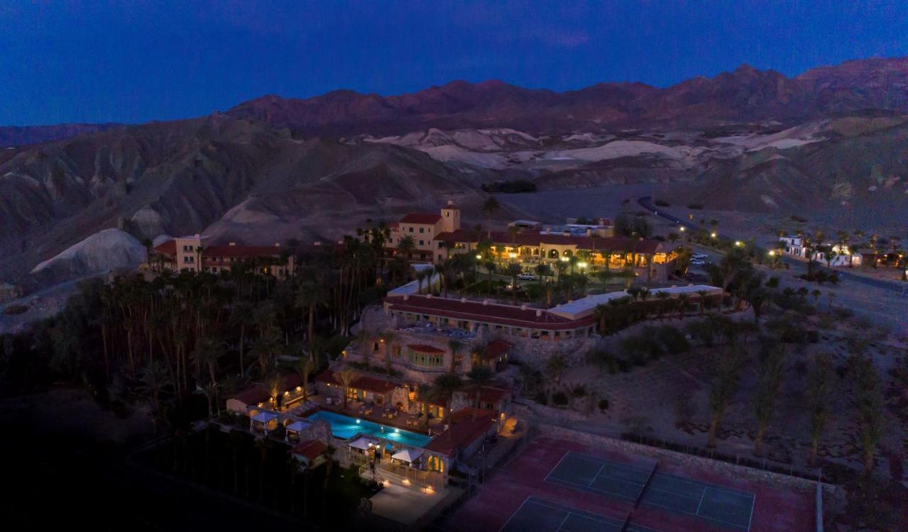 The Inn At Indian Village Екстериор снимка Aerial view of the resort at night